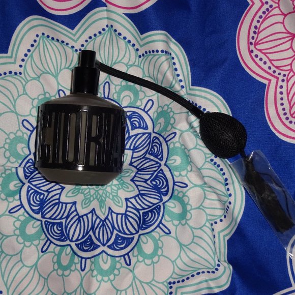 Victoria's Secret Love Me Fragrance - Picture 2 of 2